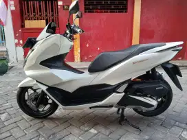 BU pcx ABS pemakian 2023 km 14 rb kondisi 95% seperti br tanpa cacat