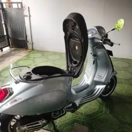 Vespa Primavera 150 - Blue