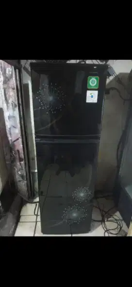 Jual kulkas 2 pintu tinggi normal dingin beku cepat merk SHARP