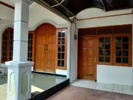 Dikontrakan rumah 3 kmr tdr dan 2 kmr mandi
