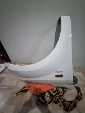 Fender RH / Kanan mobil terios 2017