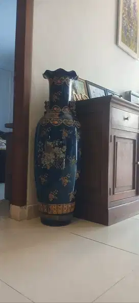 Guci China Motif Merak