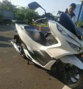 Di jual cepat pcx 150 non abs 2020 . Mulus . Surat lengkap pajak off