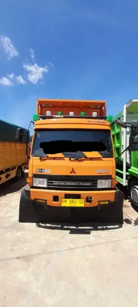 Mitsubishi Damtruck