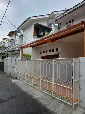 DISEWAKAN RUMAH NYAMAN TERAWAT DI DURI KEPA, JAK-BAR