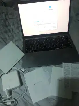 Macbook PRO 2020 512gb 16gb 13 inch retina touchbar mulus