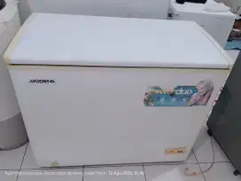 Freezer box Modena kondisi normal