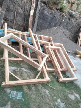 Jual kusen bahan kayu mahoni dan jati , harga per meter