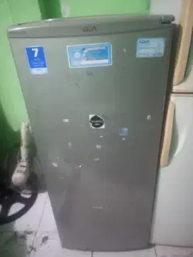 Dijual frezer rak AQUA normal siapnp pakai