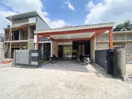 RUMAH BESAR SIAP HUNI TANAH LUAS DIJUAL DI NGEMPLAK