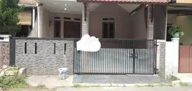 Disewa Rumah 1,5 Lantai,tampak baru di Mutiara Bogor Raya, Bogor