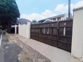 Sewa Rumah 2 lantai Dengan Paviliun di Duren Tiga