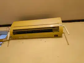 AC bekas panasonic 1/2 PK