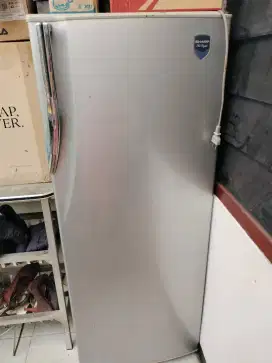 Dijual kulkas 1 pimtu merk sharp