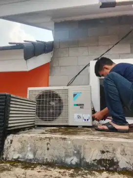 Service AC dan bongkar pasang AC panggilan