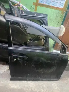pintu depan kanan/kiri avanza 2012-2020 ada kaca dan engsel