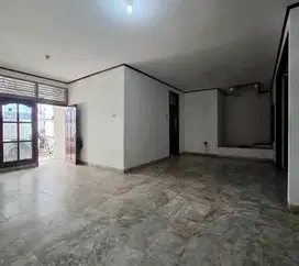 Rumah seocnd siap huni di rawamangun jakarta timur