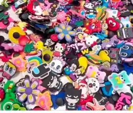 Jual jibbit crocs isi 20 pc  barang bagus dan tebal