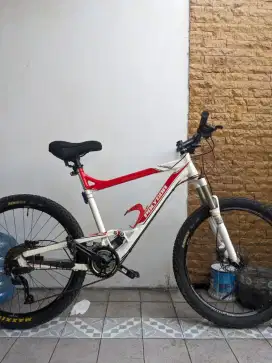 SEPEDA GUNUNG MTB POLYGON COLLOSUS SX.2.0 (BUKAN UNITED/THRILL/GIANT)