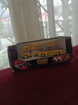 Hotwheels mooneyes truck set