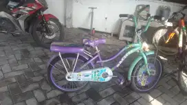 sepeda mini warna ungu unicorn