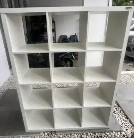 Rak buku INFORMA