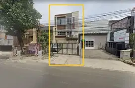 Disewakan Ruko 3 lantai, Luas 300m2 di Rawajati, Jakarta Selatan