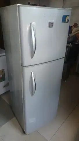Kulkas 2 pintu toshiba glacio ori bagus free ongkir