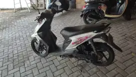 Beat 2012 putih