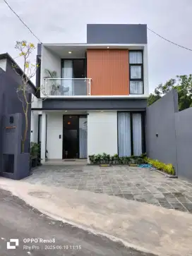 Rumah mewah 2 lantai di Jakal km 11 dekat kampus UII Jl Kaliurang