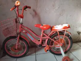 Sepeda cewe usia 4-5 tahun