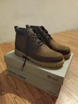 Preloved Sepatu Boots CLARKS Ukuran 43 Originall,Baru 1x pake
