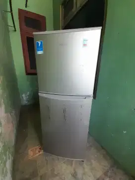 Dijual Cepat Kulkas 2 Pintu, Merk Aqua