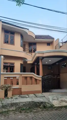 Rumah 2 lantai di komplek Taman Kota Bekasi
