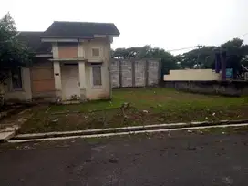 Dijual rumah rumah dengan tanah yang luas, strategis