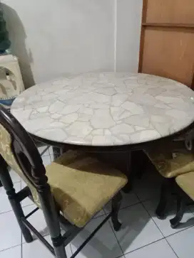 Meja makan granit ukuran besar