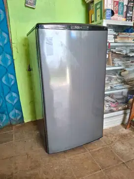 Freezer merek AQUA