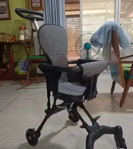 Di jual cepat stroller masih baru