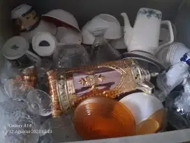 Gelas, Piring, teko dan hiasan