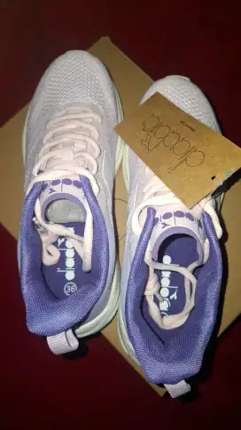FS running shoes Diadora