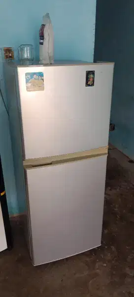 Jual Kulkas sharp 2 pintu kondisi 95%