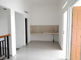 RUMAH TIGA LANTAI TURANGGA