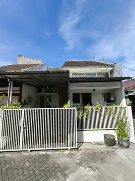 Rumah NIRWANA STRATEGIS, 5 menit ke superindo dan Raya MERR