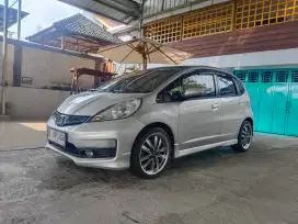 Bismillah numpang jual honda jazz RS metic no. D.