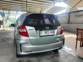 Bismillah numpang jual honda jazz RS metic no. D.