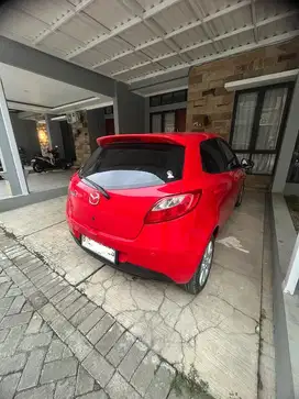 Mobil Mazda 2 Automatic 2012
