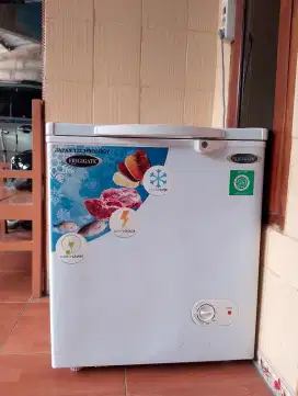 Dijual freezer masih mulus