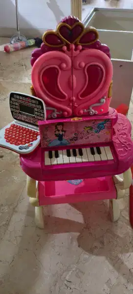 piano meja rias anak perempuan