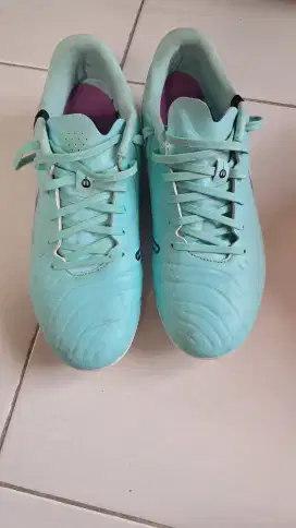Sepatu bola nike tiempo