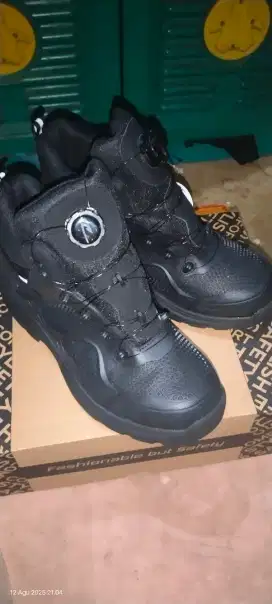 Sepatu sefty jbs